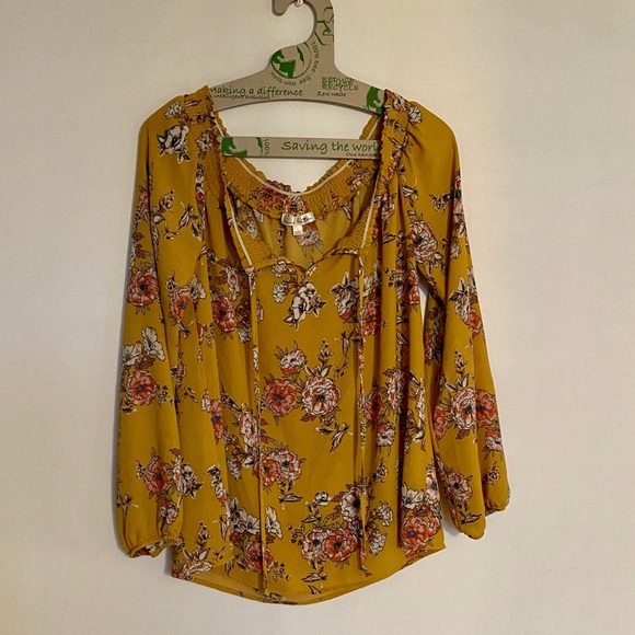 nine britton Tops - Floral Off the shoulder blouse